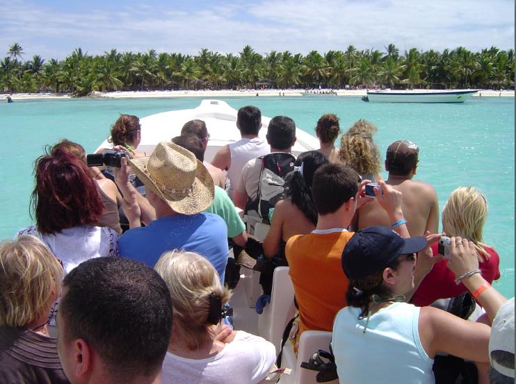arrival Abanica Beach - Saona catamaran