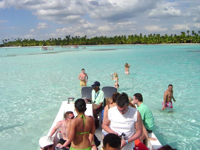 In the piscina natural - Saona catamaran
