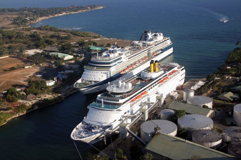 cruise ships in la romana port